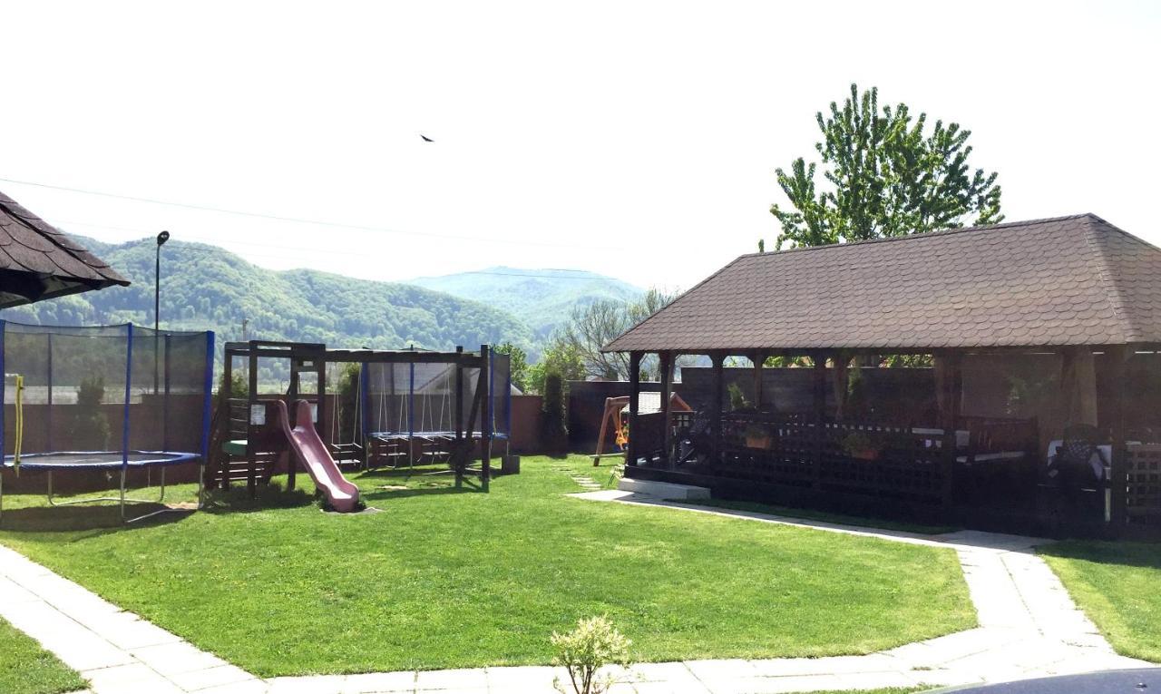 Pensiunea Camena Piatra Neamţ Exterior foto
