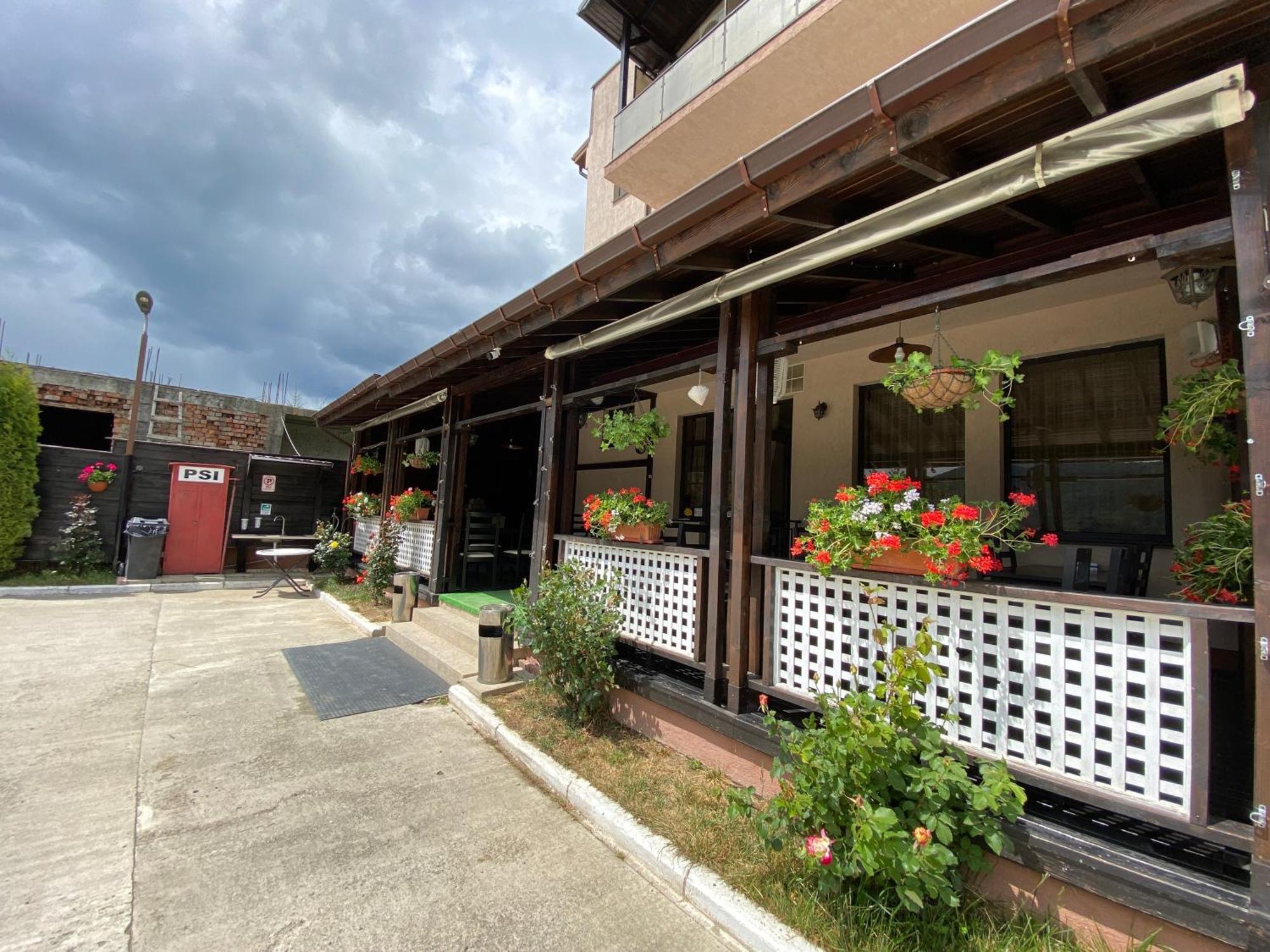 Pensiunea Camena Piatra Neamţ Exterior foto